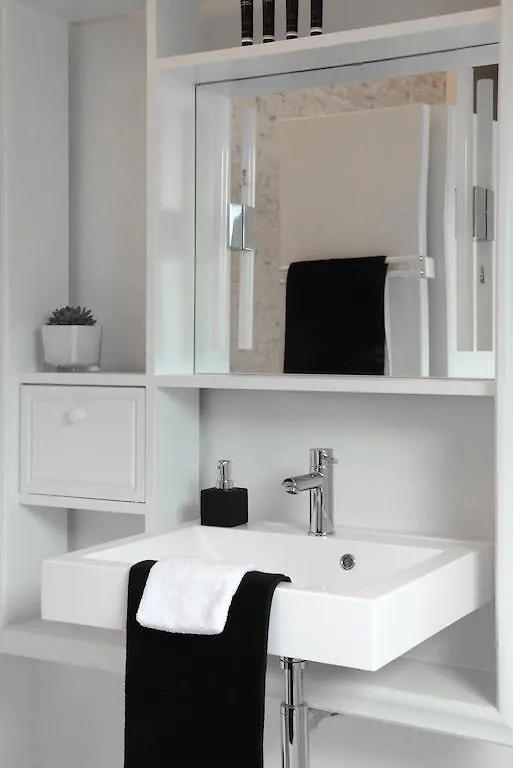 Maison Nationale City Flats & Suites Antverpy 5*,